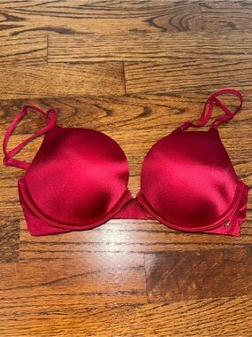 Victoria's Secret red push up bra